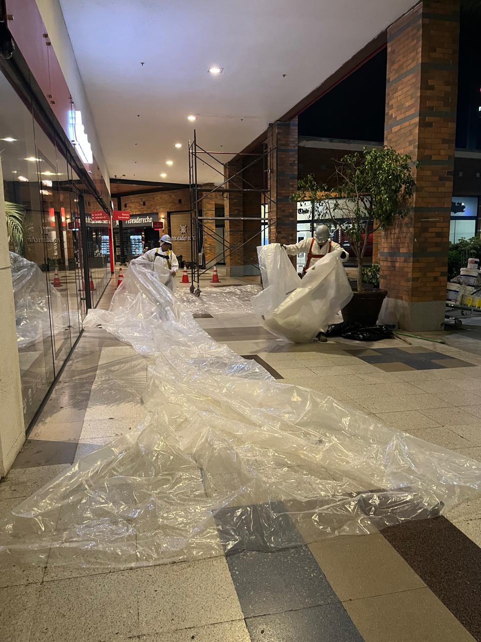 CONSTRUCCIÓN DE LOCALES Y REPARACIONES