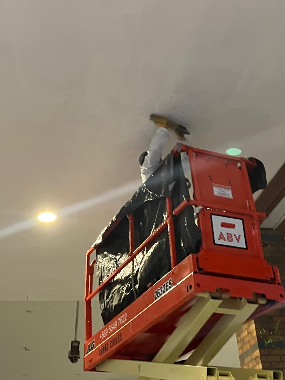 CONSTRUCCIÓN DE LOCALES Y REPARACIONES