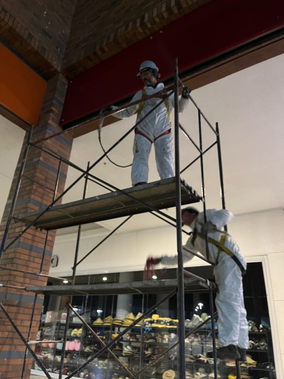 CONSTRUCCIÓN DE LOCALES Y REPARACIONES