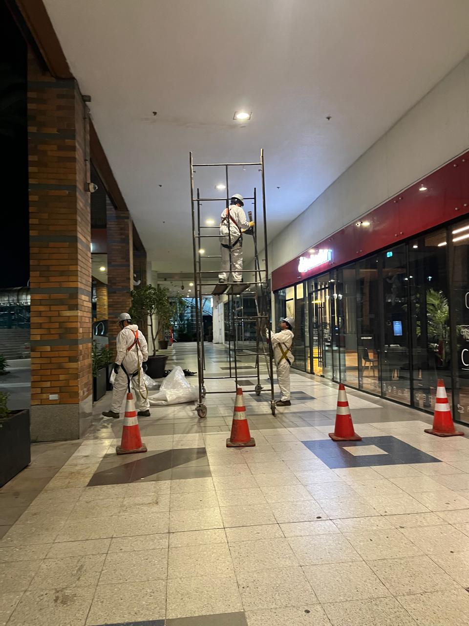 CONSTRUCCIÓN DE LOCALES Y REPARACIONES