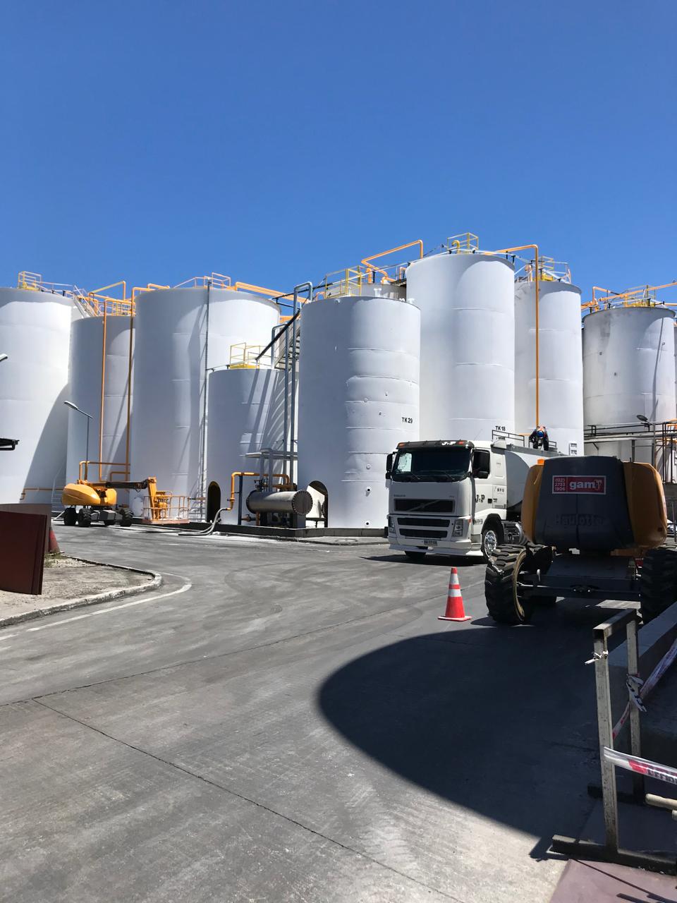 GRANALLADO Y APLICACIÓN DE PINTURA EPÓXICA