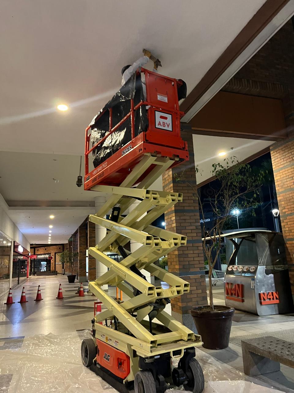 CONSTRUCCIÓN DE LOCALES Y REPARACIONES